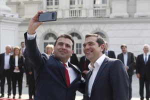 Alexis Tsipras şi Zoran Zaev (Sursă foto: Twitter)