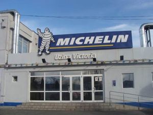 Michelin România vrea să angajeze 400 de specialişti şi operatori