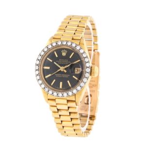 Rolexul purtat la gât
