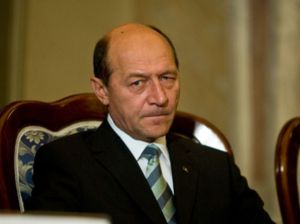 TRAIAN BĂSESCU: "Există riscul ca referendumul pe justiţie să nu fie validat"