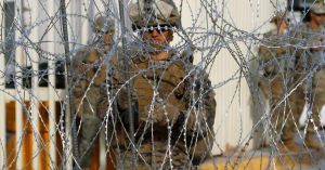 Pentagonul aprobă trimiterea a 320 de militari suplimentari la graniţa cu Mexicul