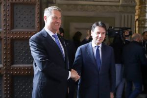 Klaus Iohannis şi Giuseppe Conte (Sursă foto: Twitter)
