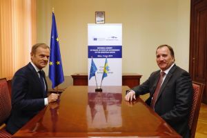 Donald Tusk şi Stefan Löfven (Sursă foto: Twitter) 