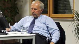 Guvernatorul Băncii Naţionale a Austriei, Ewald Nowotny a afirmat că pieţele au interpretat greşit recentele declaraţii ale preşedintelui BCE, Mario Draghi, ca un semnal că politica monetară ultrarelaxată va fi prelungită. 
