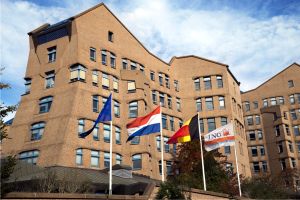 Acţionarii ING vor să ştie dacă banca intenţionează să preia Commerzbank