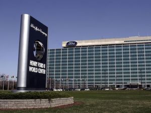 Ford va concedia 10% din forţa sa de muncă 