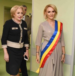 Viorica Dăncilă şi Gabriela Firea (Sursa foto: Twitter)