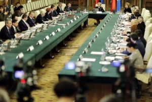 Guvernul aprobă proiectul de lege privind eliminarea pragului la SIF-uri