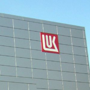 Lukoil estimează cheltuieli de capital de peste opt miliarde de dolari