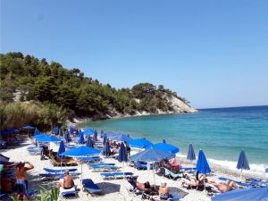 Peste 35.000 de români au ales anul acesta insulele greceşti