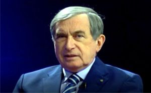  Nicolae Demetriade: "Criza forţei de muncă este o problemă generală pentru România. Măsuri urgente de pregătire duală, şcolile de meserii în turism, sunt extrem de necesare şi utile, dar vor lua suficient de mult timp.Nu trebuie să neglijăm un aspect important. Toate ţările, inclusiv cele dezvoltate turistic din Europa, au aceiaşi problemă şi există riscul ca acei români care obţin o calificare acasă să aleagă un salariu mai bun şi să plece în străinătate".