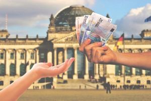 Încetinirea economiei germane afectează creşterea salariilor