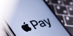Mai multe companii anunţă lansarea Apple Pay în România