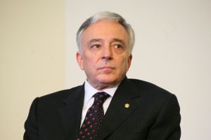 Mugur Isărescu