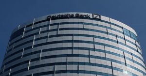 Deutsche Bank va desfiinţa 18.000 de locuri de muncă