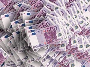 Euro s-a apreciat la 4,7337 lei