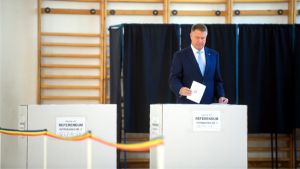 Iohannis vrea referendum pentru revizuirea Constituţiei, odată cu prezidenţialele