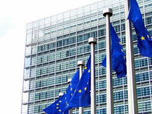CE: Instanţele naţionale trebuie să respecte legislaţia UE