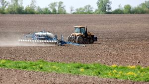 Comisia Europeană anunţă sprijin suplimentar pentru fermierii europeni