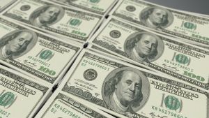Cererea de bancnote de 100 de dolari este în continuă creştere