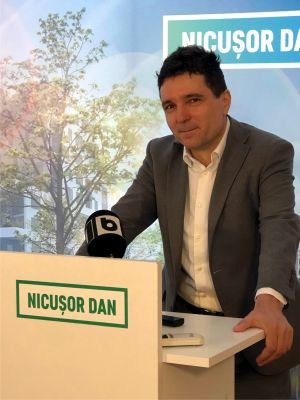 Candidatul unic, singura şansă a opoziţiei în faţa Gabrielei Firea