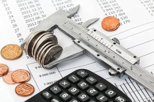 "Deficitul bugetar ar putea fi cuprins, la sfârşitul anului, între 3,4% şi 3,7% din PIB"