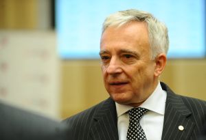 Mugur Isărescu