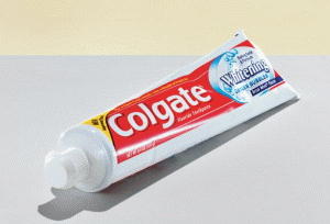 Colgate-Palmolive a intrat pe piaţa românească în 1992, când a înfiinţat societatea mixtă Colgate - Palmolive România, alături de Norvea, cu fabrici la Braşov şi Bucureşti.