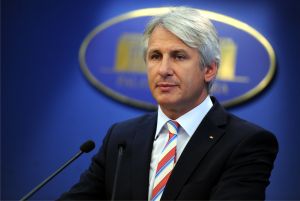 Eugen Teodorovici: "Rectificarea bugetară respectă ţinta asumată de deficit de 2,76%. Este o rectificare pozitivă prin care asigurăm sumele necesare pentru plata salariilor, pensiilor şi tuturor indemnizaţiilor sociale, pentru buna funcţionare a tuturor instituţiilor, cât şi pentru continuarea investiţiilor în domeniile prioritare".