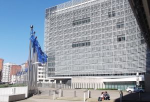UE reface lista neagră a ţărilor acuzate de spălare de bani
