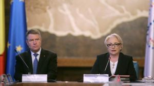 Klaus Iohannis şi Viorica Dăncilă (Sursa foto: Twitter)