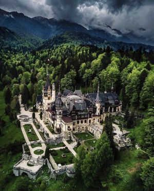 Fântâna centrală de la Castelul Peleş redevine funcţională