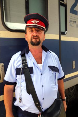 Mecanicii de locomotivă şi angajaţii CFR Călători pregătesc proteste masive