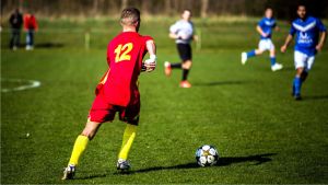 Fotbalist pedepsit de club pentru că a ales naţionala tricoloră