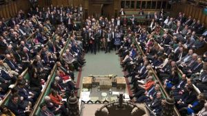 Regina Elizabeth II a aprobat suspendarea activităţii Parlamentului britanic