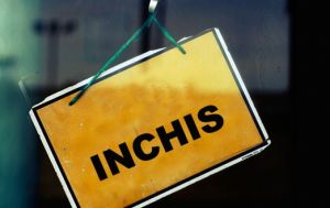 Numărul firmelor care şi-au suspendat activitatea a scăzut cu aproape 20%