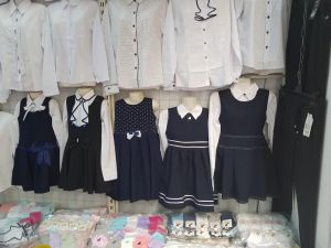 Rechizitele şi uniformele şcolare verificate de comisarii ANPC