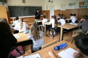 Ministerul Educaţiei a anunţat că bursele elevilor rămân la nivelul de anul trecut