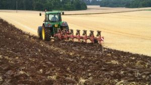 Fermierii vor primi mai mulţi bani pentru reducerea accizei la motorină