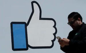 Facebook a început să testeze ascunderea numărului de like-uri