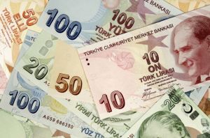 Lira turcească înregistrează cea mai slabă evoluţie 