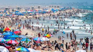 Tot mai mulţi români îşi cumpără vacanţa de vară încă din toamna anului anterior