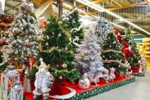 Instalaţiile high tech pentru brad şi globurile LED - cele mai dorite produse de Crăciun în rândul românilor