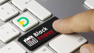  Numărul tranzacţiilor online cu cardul a crescut cu circa 90%