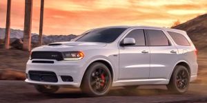 Fiat Chrysler recheamă la service 700.000 de SUV-uri din cauza unei conexiuni electrice defecte