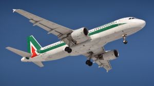 Italia nu mai ia în calcul salvarea Alitalia cu ajutorul Ferrovie dello Stato