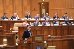 Guvernul îşi asumă răspunderea pe trei proiecte de lege