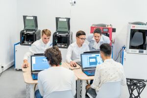 SmartLab Măgurele pregăteşte elevii în meseriile viitorului