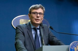 Ministrul Economiei, Energiei şi Mediului de Afaceri, Virgil Popescu: "Am promovat şi adoptat această OUG pentru ca industria acestor sectoare (15) să fie ajutată cu un procent de 15% din valoarea certificatelor de CO2 care vor fi vândute, iar banii se vor strânge în fondul de mediu".