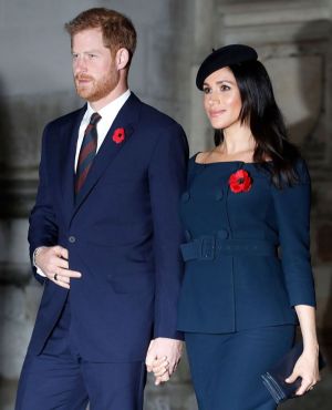 Regina Elizabeth II, dezamăgită de decizia ducilor de Sussex de a renunţa la rolul în familia regală